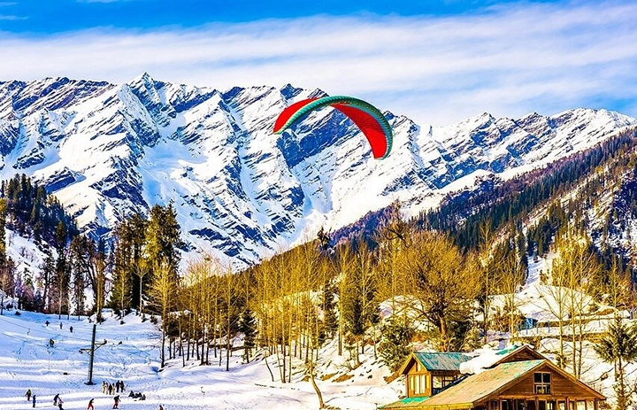 Scenic view of Kullu Manali’s snowy peaks, ideal for Chennai travelers seeking a peaceful mountain vacation
